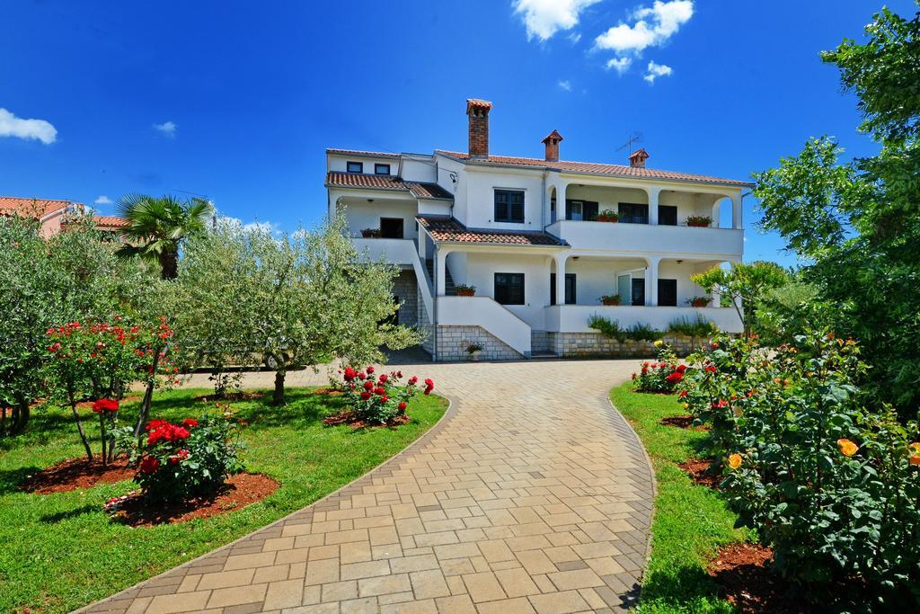 Apartments Mira Veleniki Εξωτερικό φωτογραφία