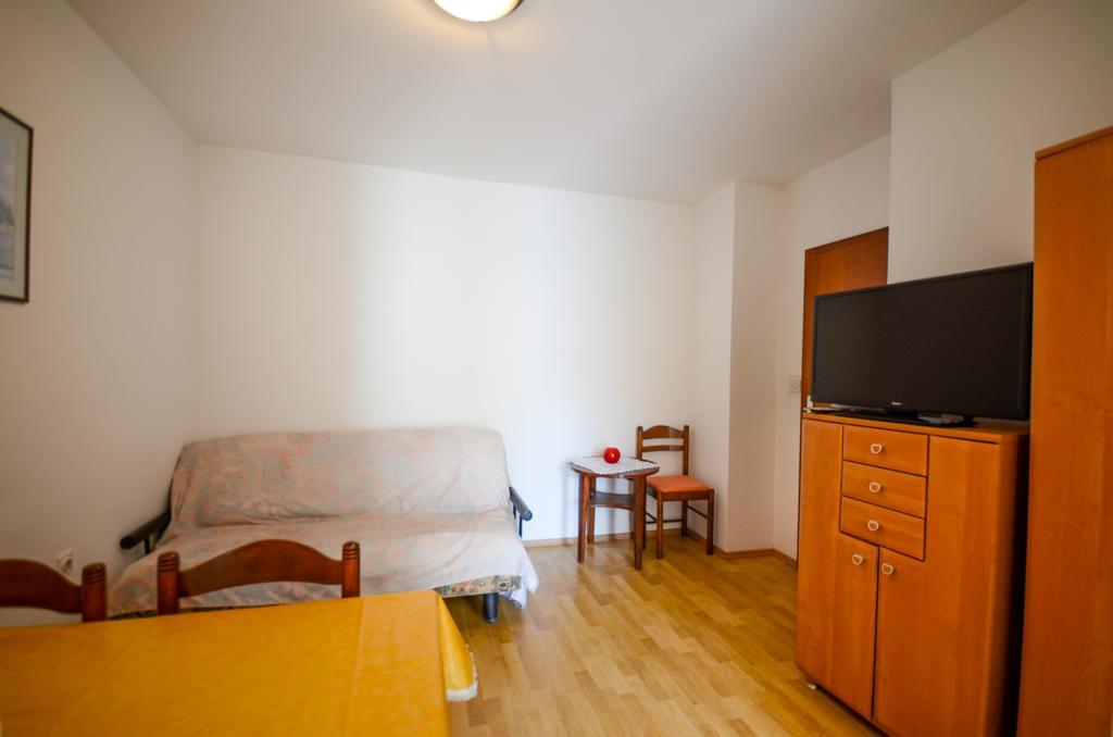 Apartments Mira Veleniki Εξωτερικό φωτογραφία