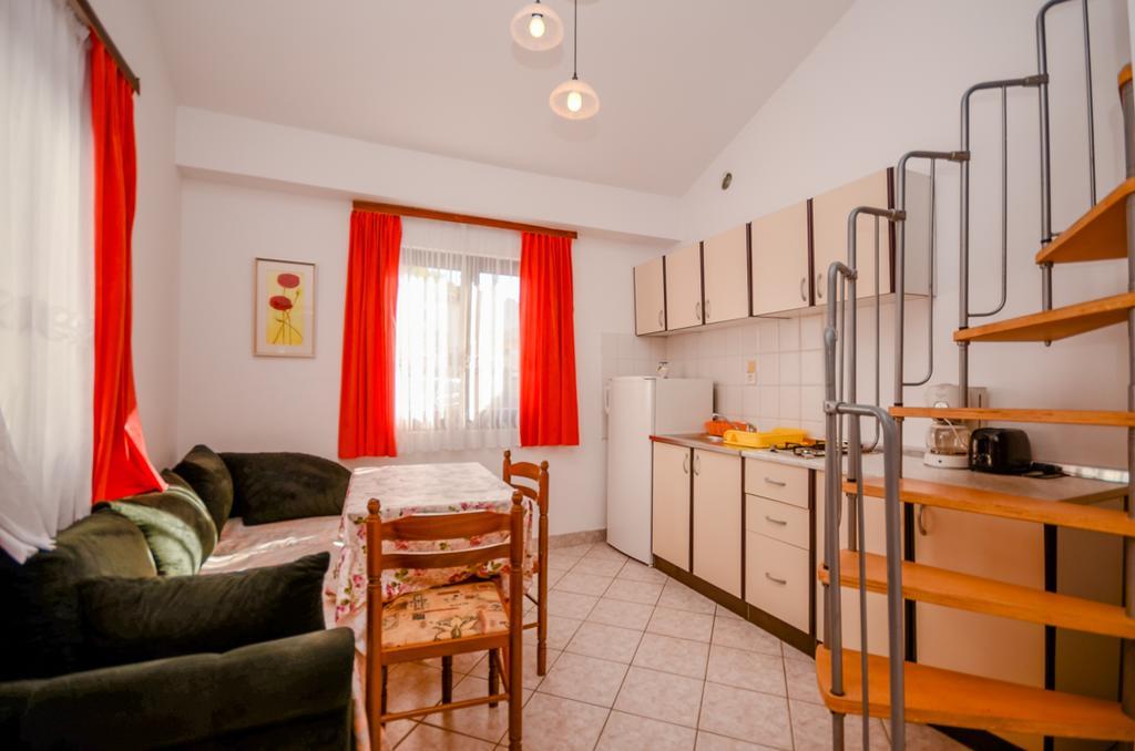 Apartments Mira Veleniki Εξωτερικό φωτογραφία